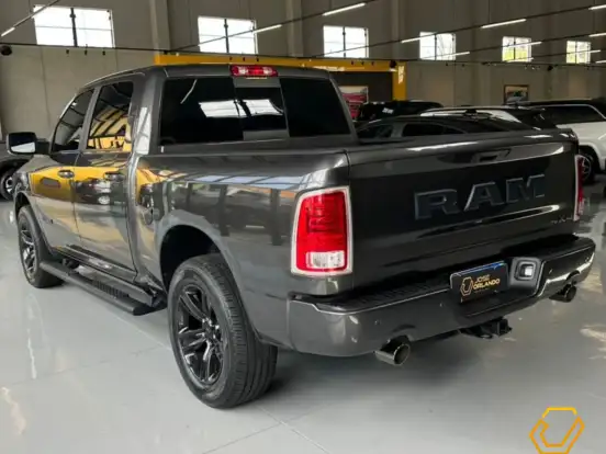RAM-1500-5.7 V8 GASOLINA LIMITED CD 4X4 AUTOMÁTICO RAM-1500-2023