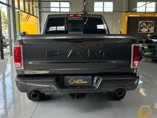 RAM-1500-5.7 V8 GASOLINA LIMITED CD 4X4 AUTOMÁTICO RAM-1500-2023