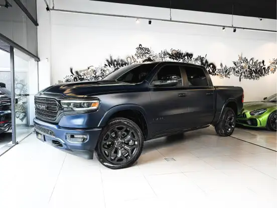 RAM-1500-5.7 V8 GASOLINA LIMITED NIGHT EDITION CD 4X4 AUTOMÁTICO RAM-1500-2023