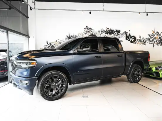 RAM-1500-5.7 V8 GASOLINA LIMITED NIGHT EDITION CD 4X4 AUTOMÁTICO RAM-1500-2023