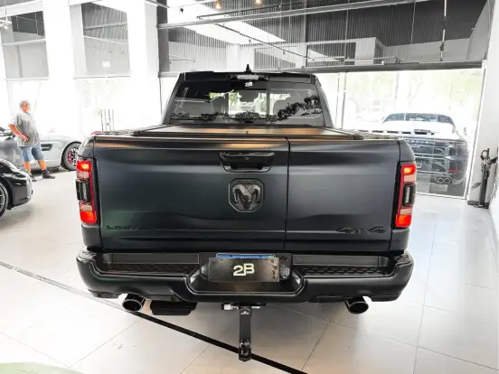 RAM-1500-5.7 V8 GASOLINA LIMITED NIGHT EDITION CD 4X4 AUTOMÁTICO RAM-1500-2023