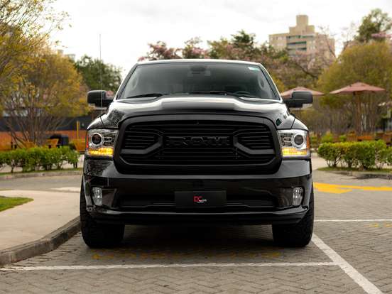 RAM-CLASSIC-5.7 V8 GASOLINA LARAMIE NIGHT EDITION CD 4X4 AUTOMÁTICO RAM-CLASSIC-2023