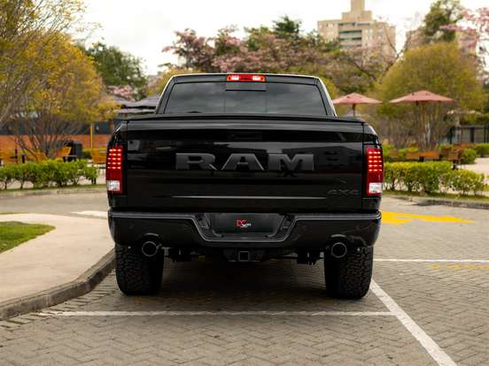 RAM-CLASSIC-5.7 V8 GASOLINA LARAMIE NIGHT EDITION CD 4X4 AUTOMÁTICO RAM-CLASSIC-2023