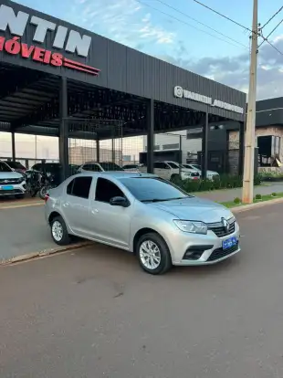 RENAULT-LOGAN-2022