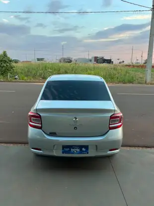 RENAULT-LOGAN-2022