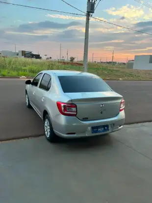 RENAULT-LOGAN-2022