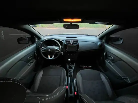 RENAULT-LOGAN-2022