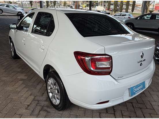 RENAULT-LOGAN-2023