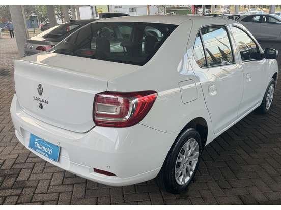 RENAULT-LOGAN-2023