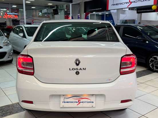 RENAULT-LOGAN-2024
