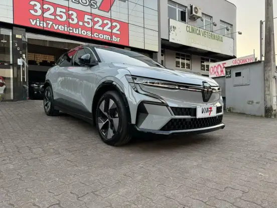 RENAULT-MEGANE-2023