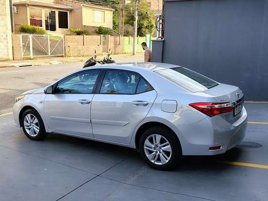TOYOTA-COROLLA-1.8 GLI 16V FLEX 4P AUTOMÁTICO TOYOTA-COROLLA-2015