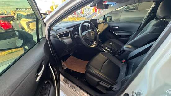 TOYOTA-COROLLA-2024