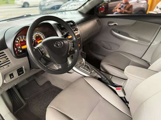 TOYOTA-COROLLA-2011