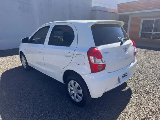 TOYOTA-ETIOS-2013