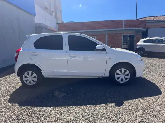 TOYOTA-ETIOS-1.3 X 16V FLEX 4P MANUAL TOYOTA-ETIOS-2013
