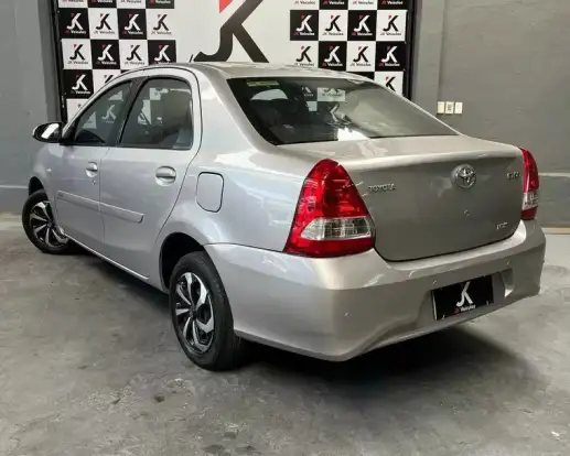 TOYOTA-ETIOS-2017