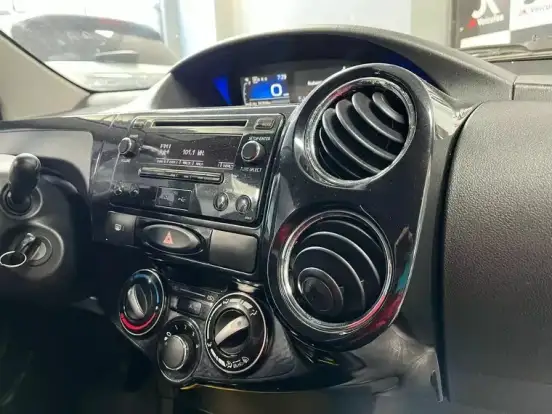 TOYOTA-ETIOS-1.5 XS 16V FLEX 4P AUTOMÁTICO TOYOTA-ETIOS-2017