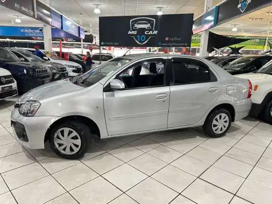 TOYOTA-ETIOS-2017