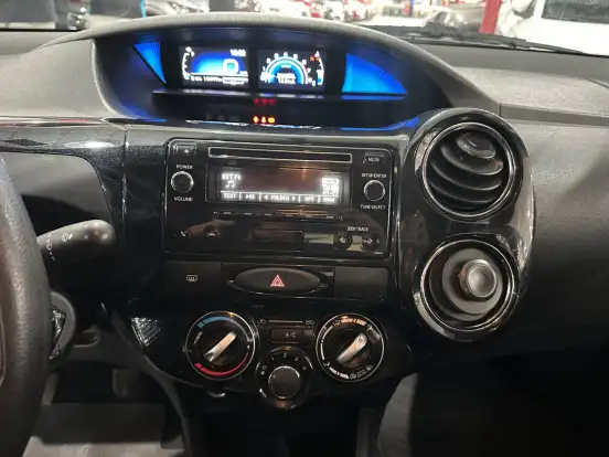 TOYOTA-ETIOS-2017