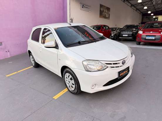 TOYOTA-ETIOS-2016