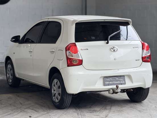 TOYOTA-ETIOS-2013