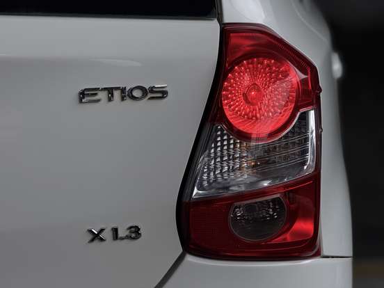 TOYOTA-ETIOS-1.3 X 16V FLEX 4P MANUAL TOYOTA-ETIOS-2013