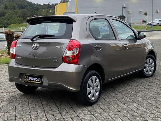 TOYOTA-ETIOS-2017