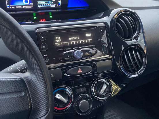 TOYOTA-ETIOS-2017