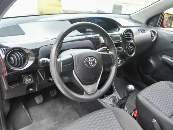 TOYOTA-ETIOS-1.3 X 16V FLEX 4P MANUAL TOYOTA-ETIOS-2014