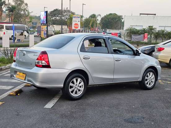 TOYOTA-ETIOS-2018