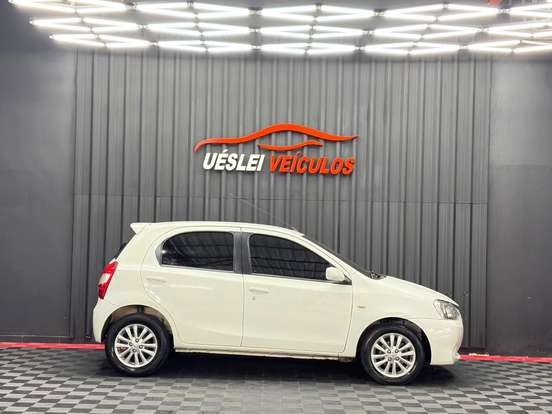 TOYOTA-ETIOS-1.5 XLS 16V FLEX 4P MANUAL TOYOTA-ETIOS-2013