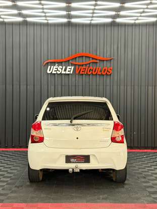 TOYOTA-ETIOS-2013