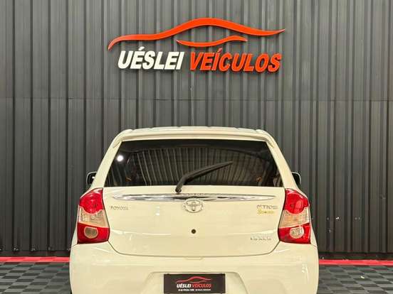 TOYOTA-ETIOS-1.5 XLS 16V FLEX 4P MANUAL TOYOTA-ETIOS-2013