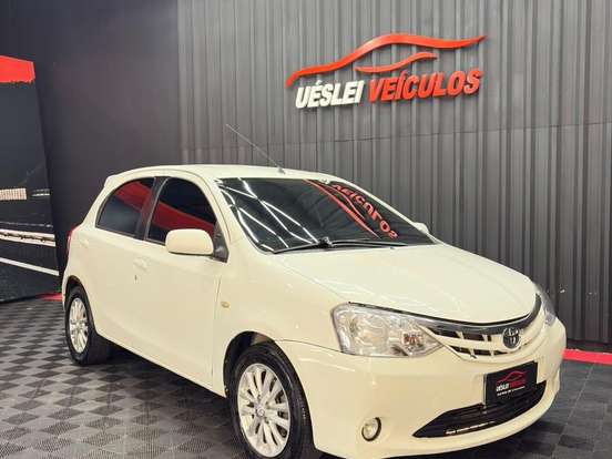TOYOTA-ETIOS-1.5 XLS 16V FLEX 4P MANUAL TOYOTA-ETIOS-2013