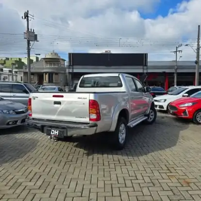 TOYOTA-HILUX-2010