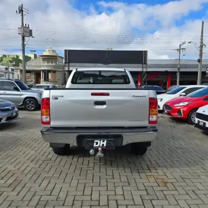 TOYOTA-HILUX-2010
