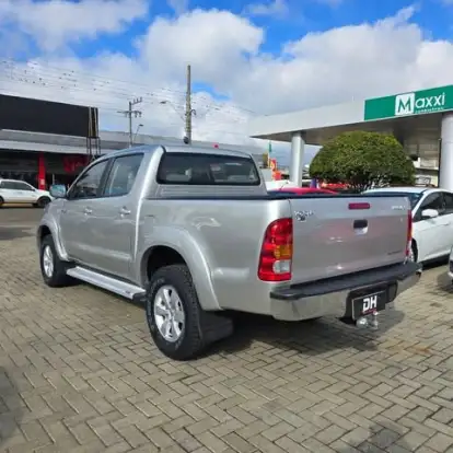 TOYOTA-HILUX-2010