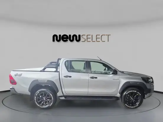 TOYOTA-HILUX-2023