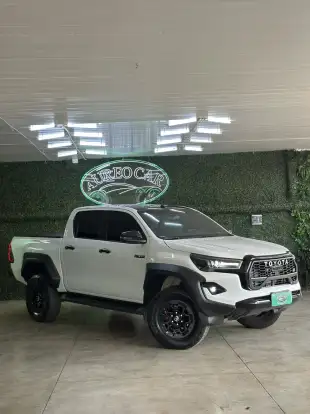TOYOTA-HILUX-2024