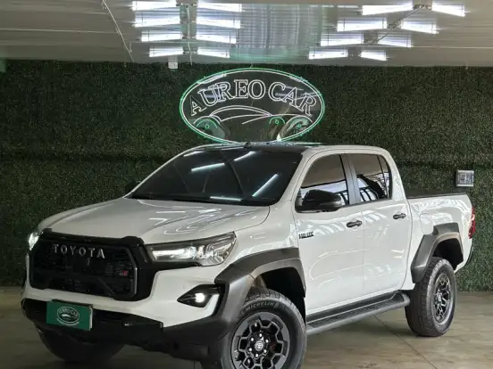 TOYOTA-HILUX-2.8 D-4D TURBO DIESEL CD GR-S 4X4 AUTOMÁTICO TOYOTA-HILUX-2024