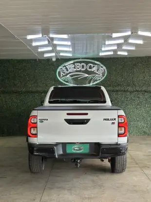 TOYOTA-HILUX-2024