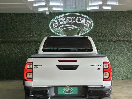 TOYOTA-HILUX-2.8 D-4D TURBO DIESEL CD GR-S 4X4 AUTOMÁTICO TOYOTA-HILUX-2024