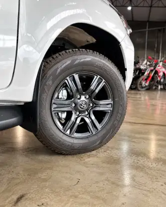 TOYOTA-HILUX-2.8 D-4D TURBO DIESEL CD SR 4X4 AUTOMÁTICO TOYOTA-HILUX-2025