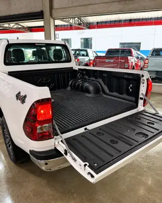 TOYOTA-HILUX-2.8 D-4D TURBO DIESEL CD SR 4X4 AUTOMÁTICO TOYOTA-HILUX-2025