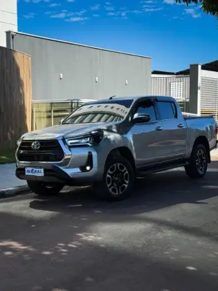TOYOTA HILUX 2.8 D-4D TURBO DIESEL CD SRX 4X4 AUTOMÁTICO