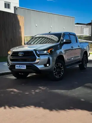 TOYOTA-HILUX-2022