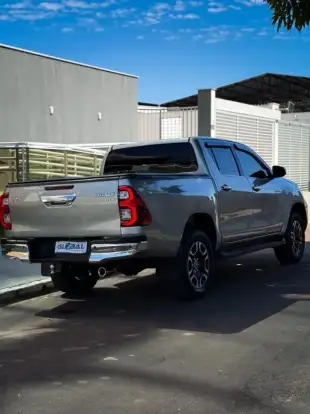 TOYOTA-HILUX-2022