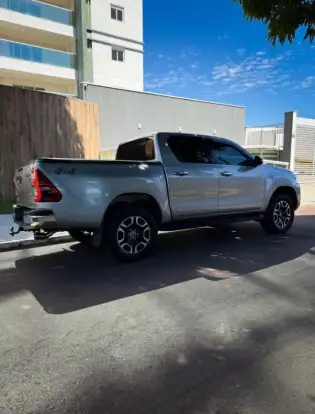 TOYOTA-HILUX-2022