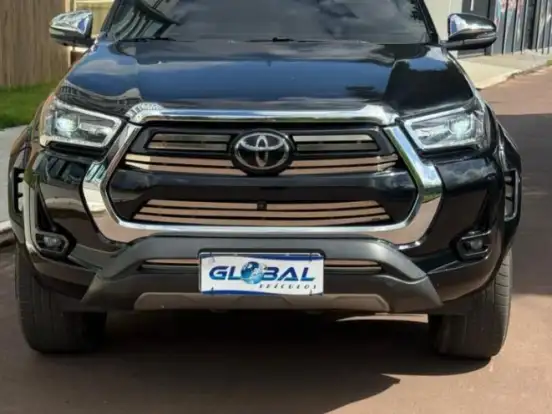 TOYOTA-HILUX-2.8 D-4D TURBO DIESEL CD SRX 4X4 AUTOMÁTICO TOYOTA-HILUX-2024